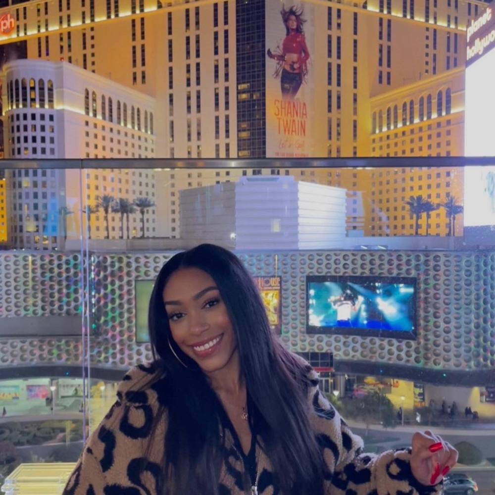 Meet your Posher, D'nasia